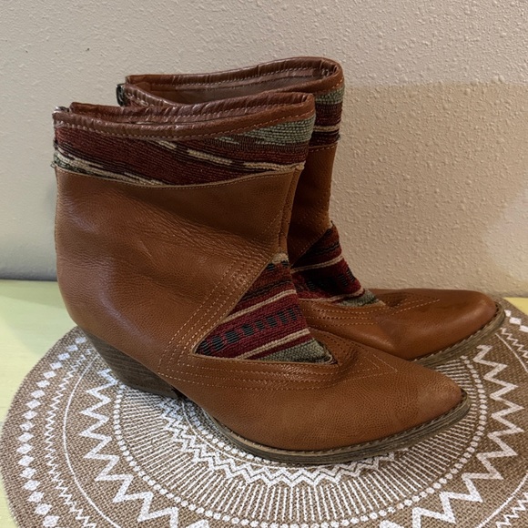 Sbicca Shoes - Boho Western Sbicca Vintage Collection Ankle Boots with Aztec Patterned Fabric